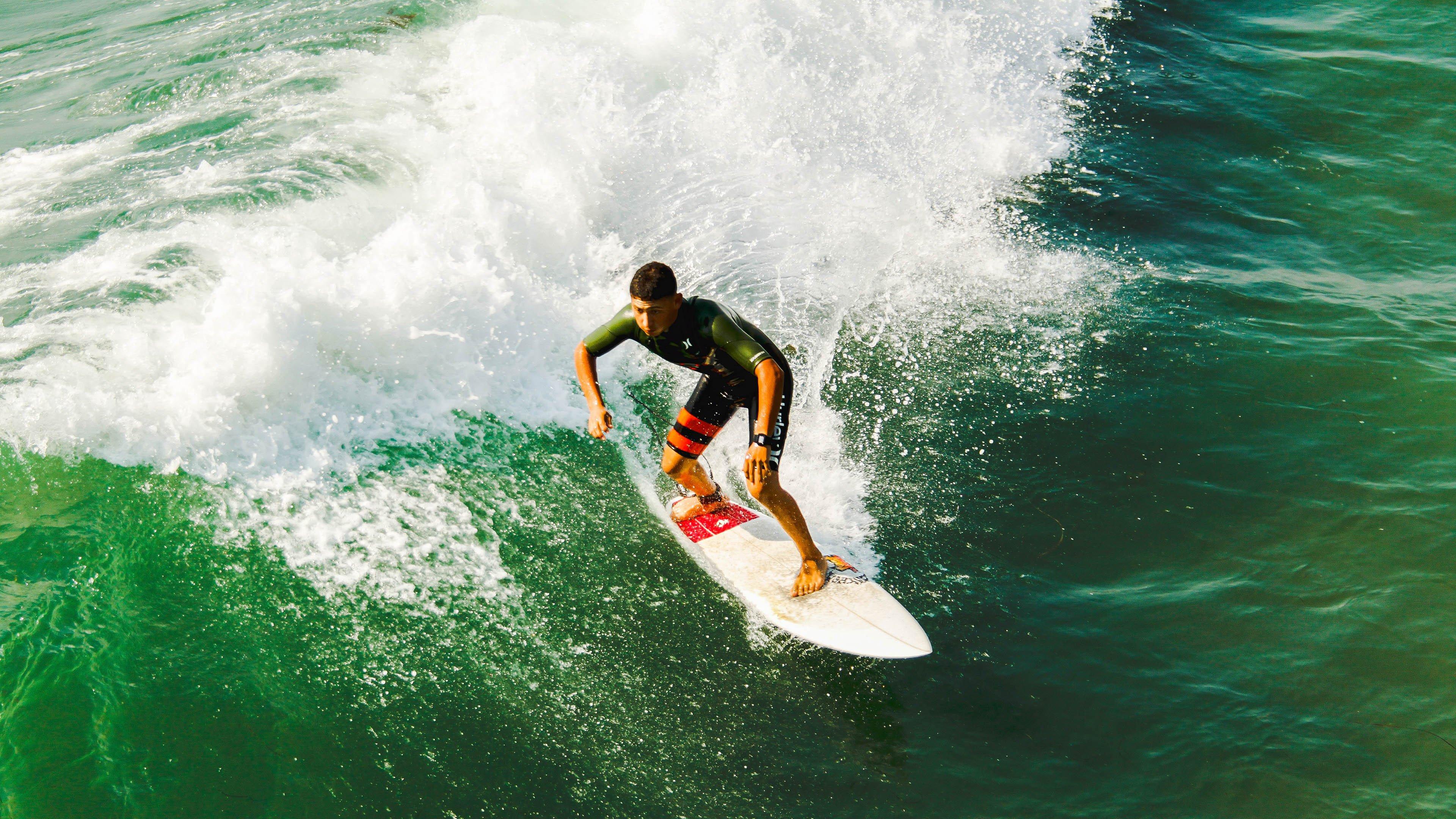 库里身背6犯争议绝杀火箭！雷霆球迷心碎天台见