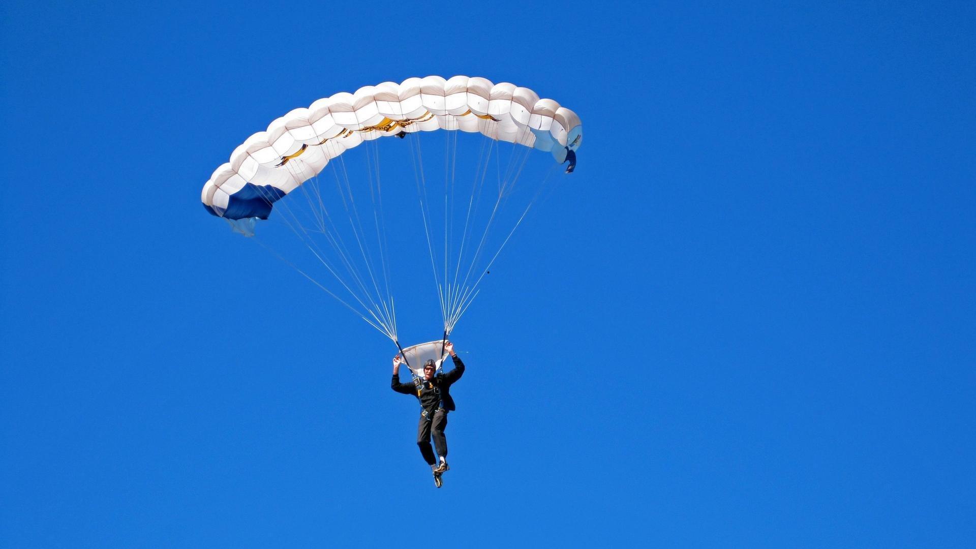 年薪3700万的“助教”意外重伤加速利拉德回家进程